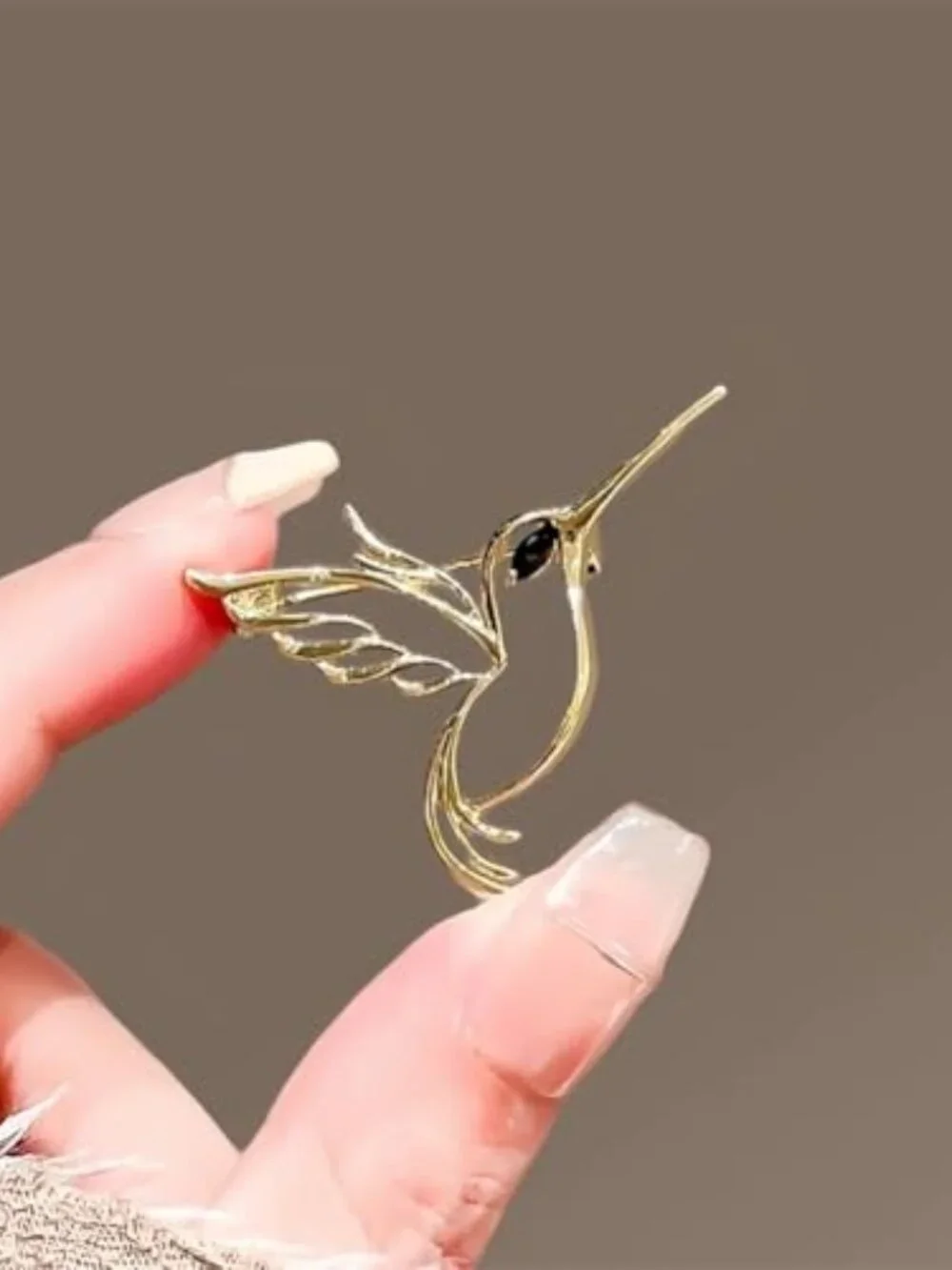 New - Fashionable Rhinestone Hollow Hummingbird Brooch for Women Animal Pin